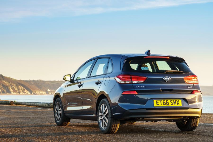  Hyundai i30 2017 года  (UK) (фото 24 из 40)